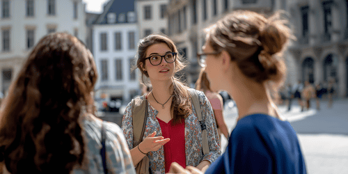 Weiblicher Tourguide auf einer privaten Stadführung in Brüssel